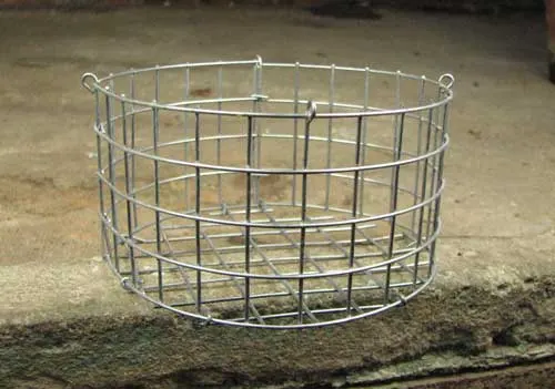 Корзина металлическая круглая (ячейка 1,5х1,5 см), диаметр 12 см, высота 7 см, с подвесом